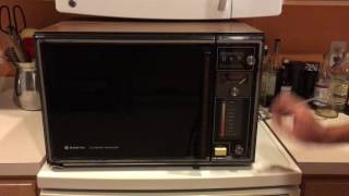 Sanyo Cuisine Master Microwave Oven EM-9004C Vintage 1978