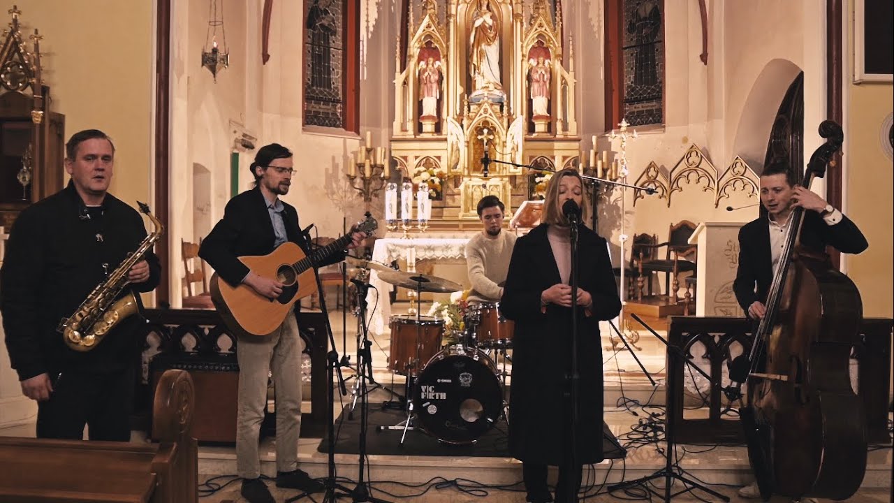 Wesel się Królowo miła - live