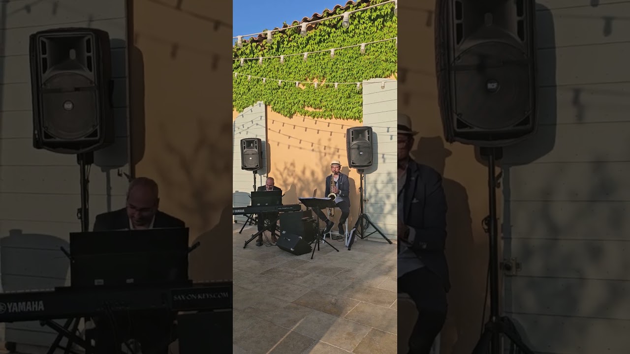 Happy (Pharell Williams) par Sax on Keys, mariage en Provence