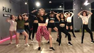 Woman - kesha ft. the dap-kings horns / mina myoung choreography
taught by leah more about play dance studio facebook:
https://www.facebook.com/playdancepe...