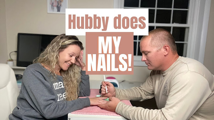 Husband does MY dip nails 😬