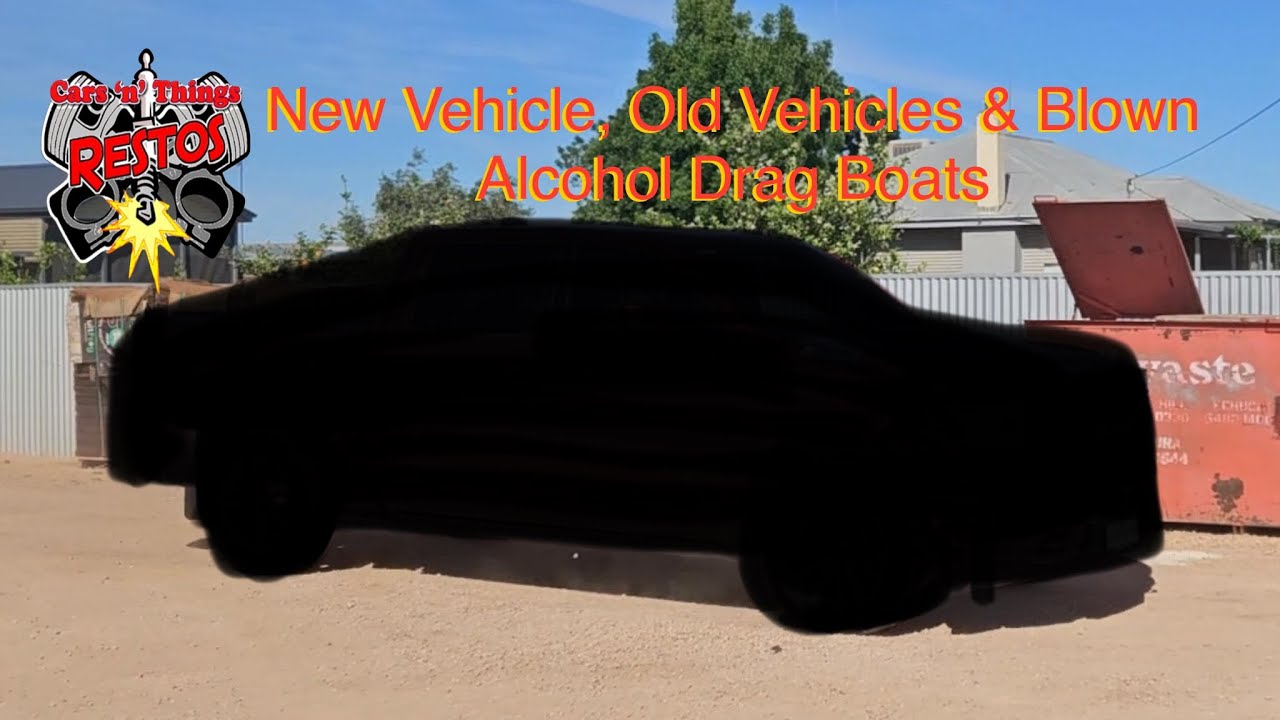 Новые автомобили, старые автомобили и прогоревшие на алкоголе дрэг-лодки