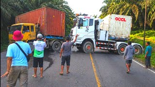 Detik Detik Dua Truck Trailer Bengkok Berlipat !! Evakuasi Truk Dramatis 