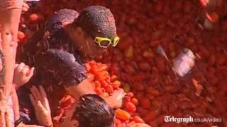 Thousands enjoy annual Tomatina tomato fight festival in Bunol, Spain
