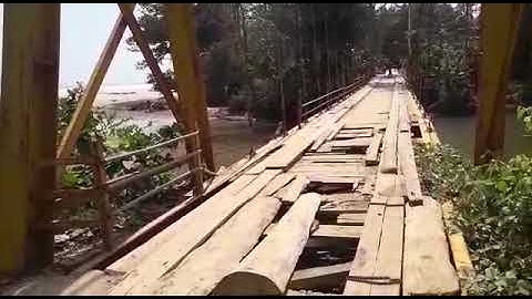 Jalan menuju desa Way Haru Pesisir Barat
