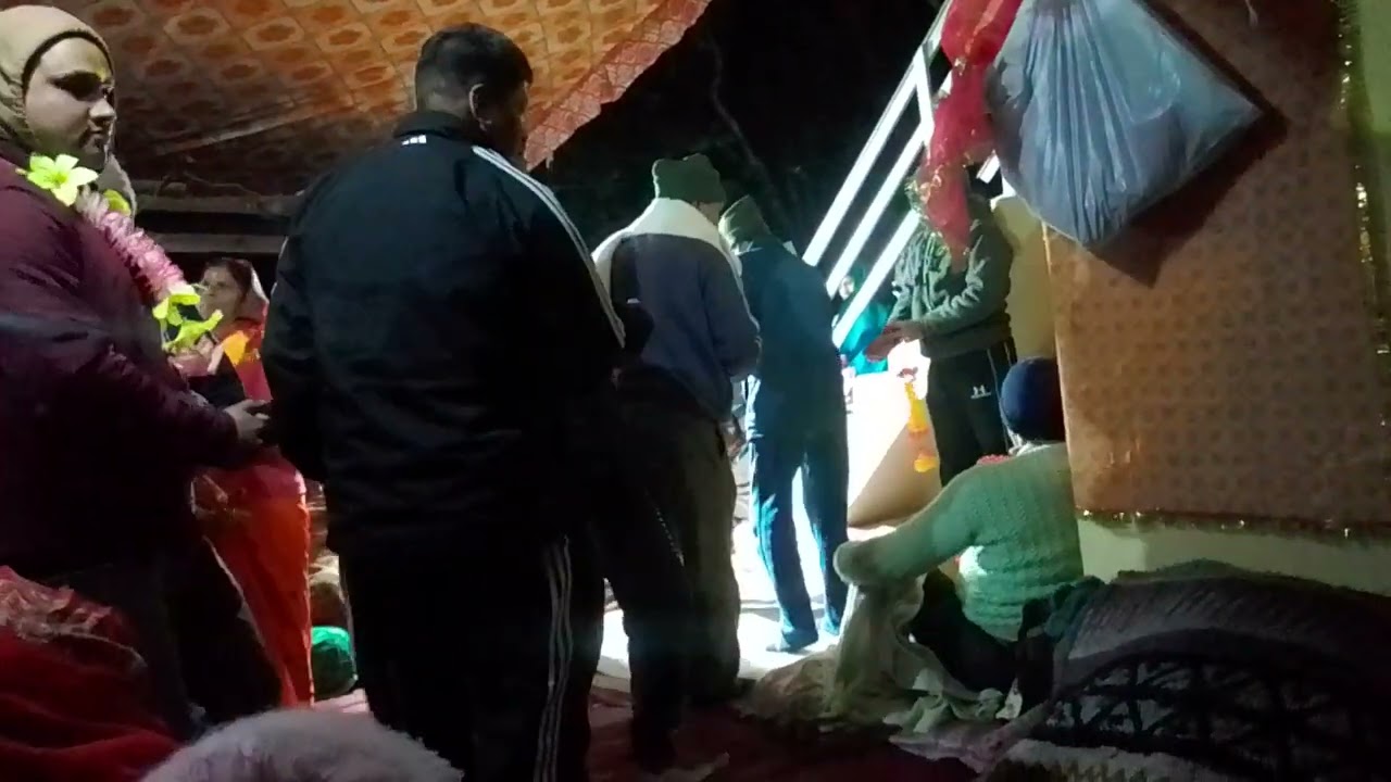 मयीके मे नाच रहे देवता 