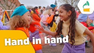 Kinderen voor Kinderen  Hand in hand (Officiële videoclip)