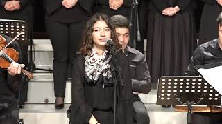 Yasemin Kayadelen - Elmayı Nazik Soyarlar
