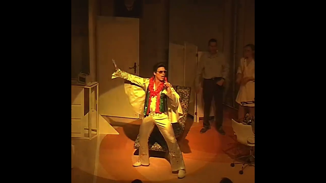 Michael Knese as Elvis in "Der Neurosenkavalier"
