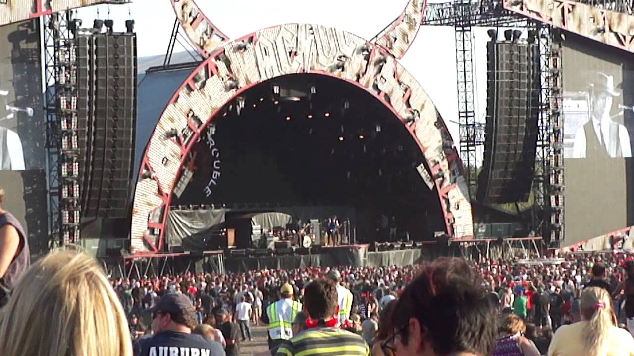 Vintage Trouble opening for AC/DC on Magnetic Hill in Moncton, New ...