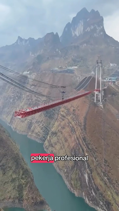 Pembangunan jembatan di atas jurang #construction #technology #engineering