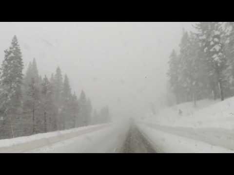Видео: Сколько снега на Доннер Перевал?