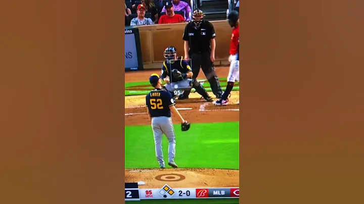 The Milwaukee Brewers got cheated with a stripe down the middle call a ball #shorts
