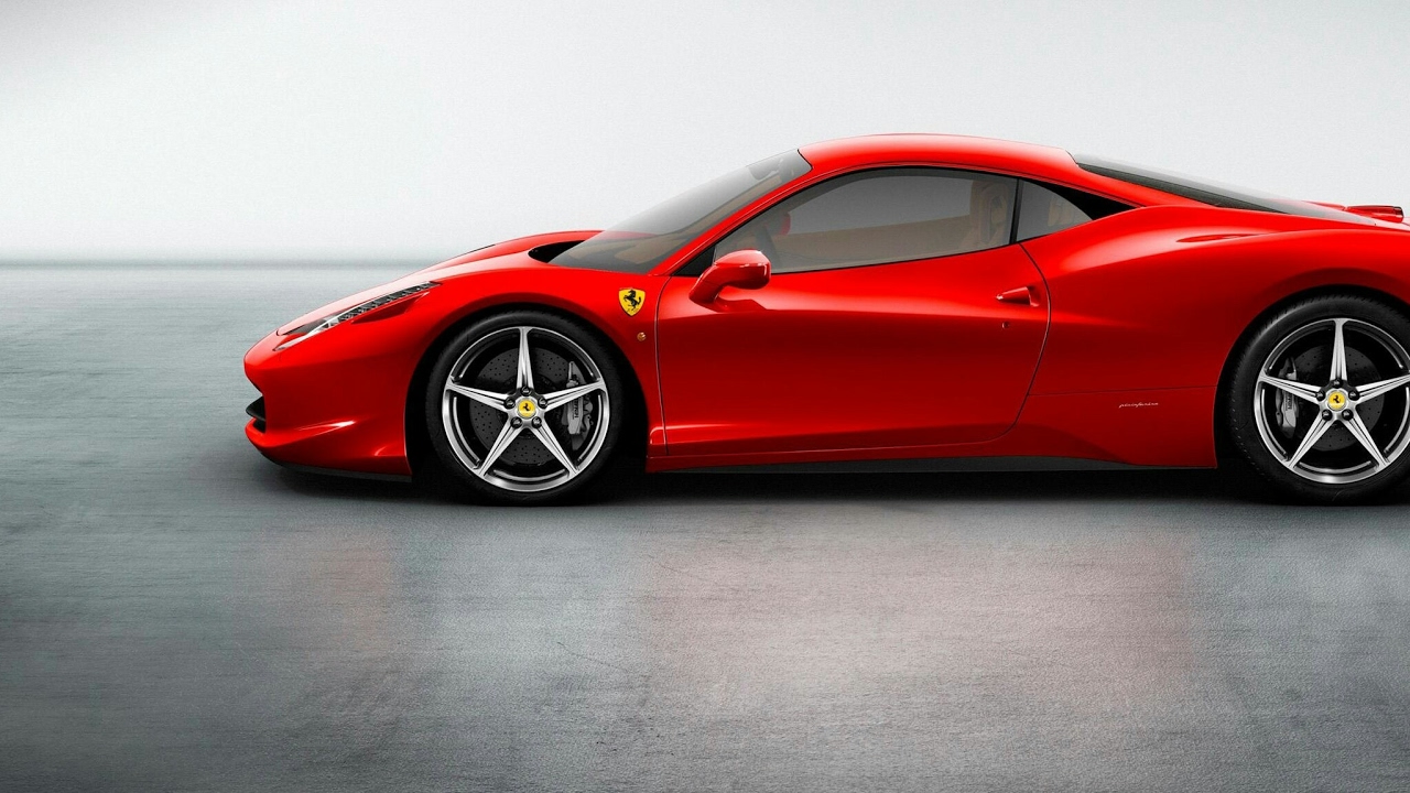 Феррари Италия 458 вид спереди