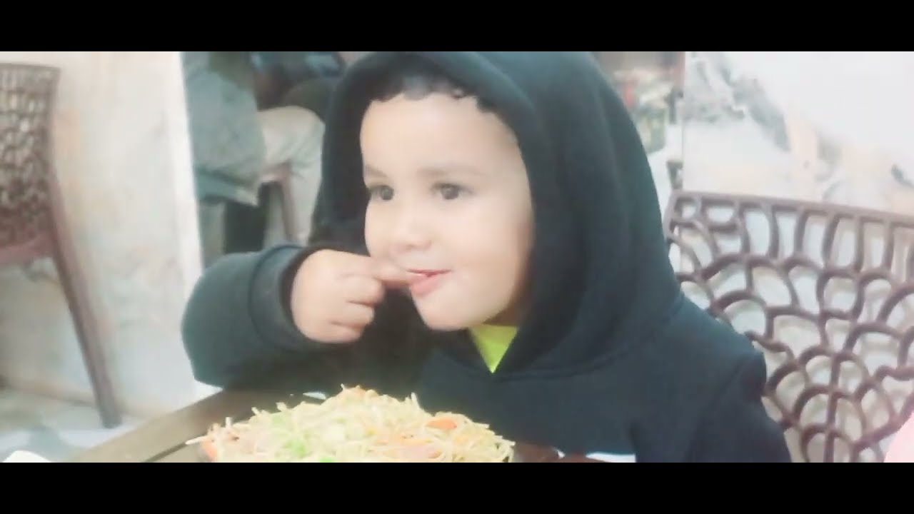 Varshit ki New Year Party Chal Rahi H. Varshit Yaha Noodles 🍜 😋 Enjoy Kr Rahe H. 