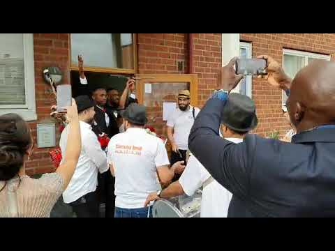 زفة العرسان طالعة من بيت ابوها رايحة لبيت العريس