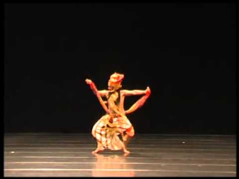 TARI MINAKJINGGO GANDRUNG OLEH AHMAD DIPOYONO S.Sn, M.Sn