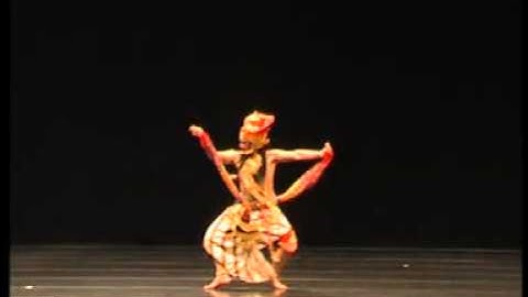 TARI MINAKJINGGO GANDRUNG OLEH AHMAD DIPOYONO S.Sn, M.Sn