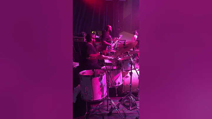 Clemons Poindexter with Fred Hammond "They That Wa...