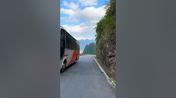 Đi xe trên đèo nhìn xuống cao nguyên đá đồng văn hùng vĩ đẹp đến ngỡ ngàng  #shots #travel