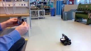 Correcting the steering of a robot with the orientation of a phone