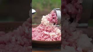 Köydeki Bir Kadın Lezzetli Çorba Için Pirzola Sichenyky Yapıyor