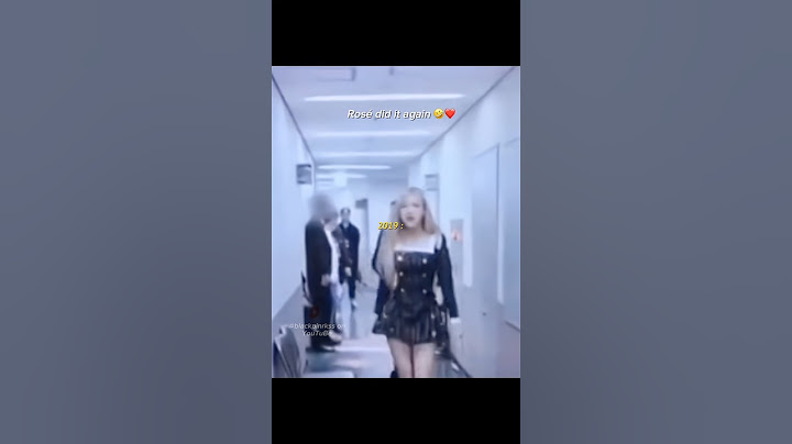 It seems like one of Rosé's hobbies is singing backstage!! 🗣️🎤 #blackpink #rosé