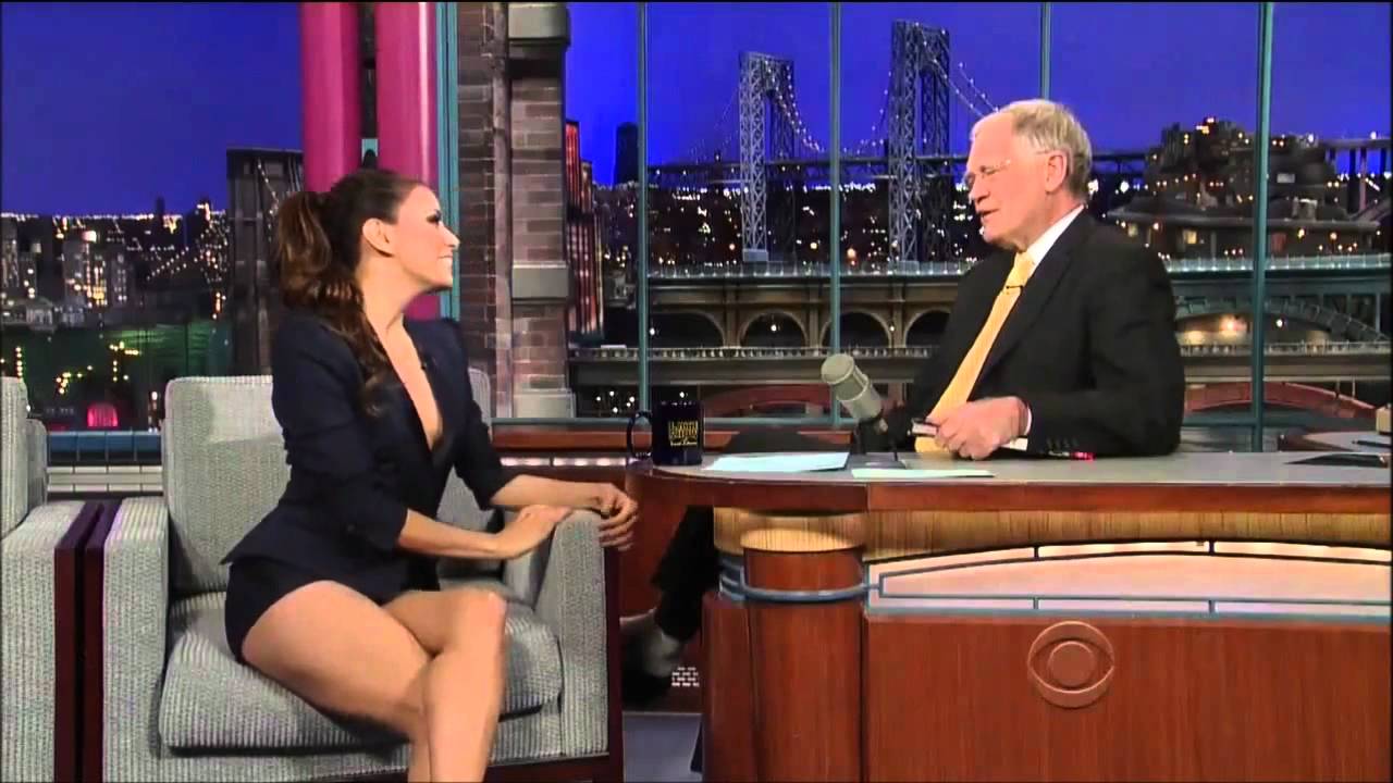 Eva Longoria flashes David Letterman =) with her "avocados"