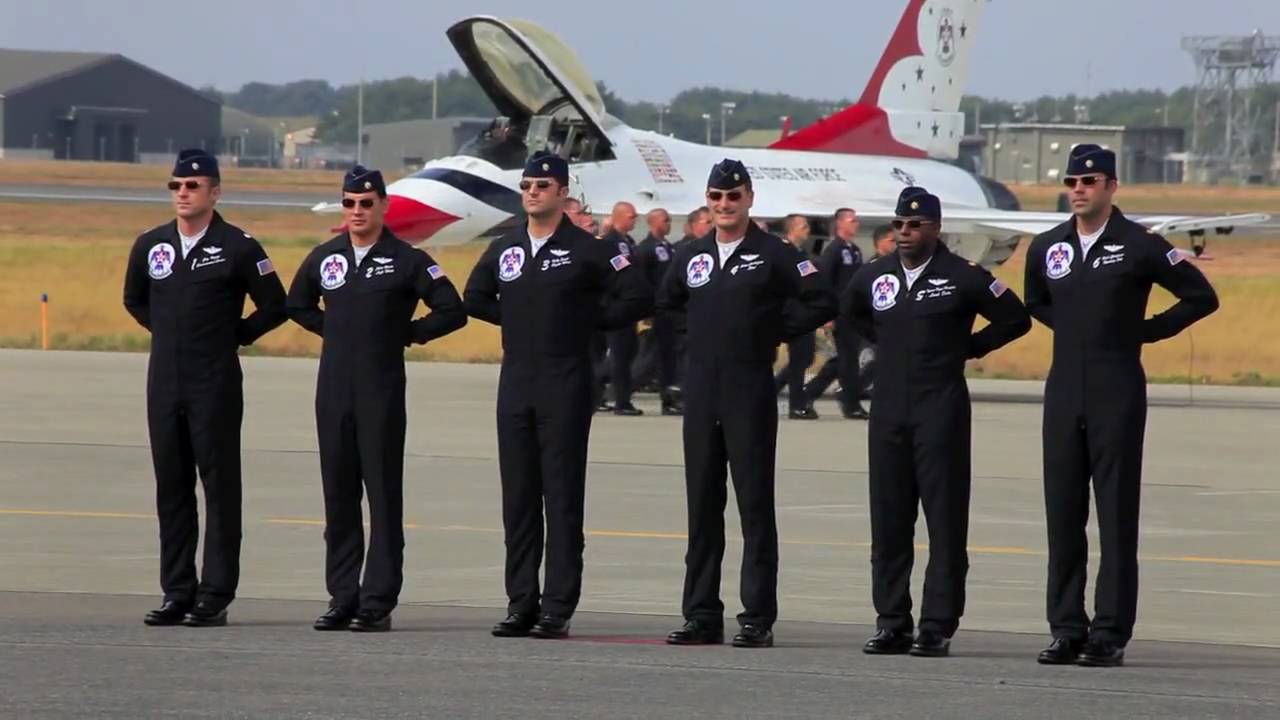 2009三沢基地航空祭 サンダーバーズ：地上編 - YouTube