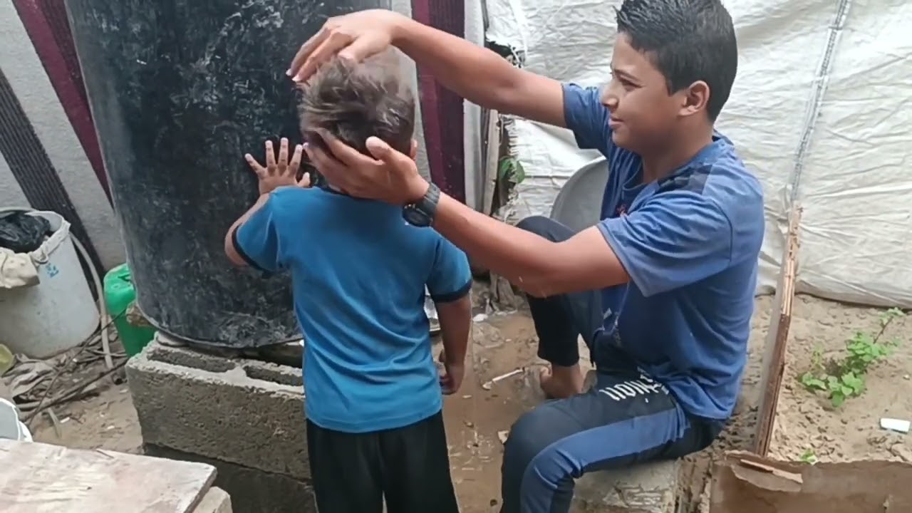 هي احنا النا تاني سنه الأوضاع الصعبة شغال علينا وحبيت افرجيكو روتينا اليومي في الخيمة