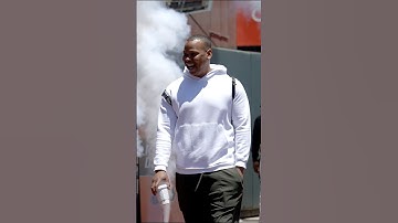 Rafael Devers arrives to Oracle Park for the first time as a San Francisco Giant 👋