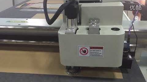 Digital CNC flatbed cutting plotter packaging design prototype corrugated cardboard box sample maker