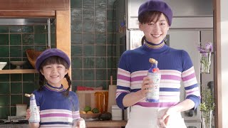 綾瀬はるか、6歳の加藤柚凪と“姉妹コーデ”でクッキング（CM いつでも新鮮　しぼりたて生しょうゆ ／綾瀬はるか 加藤柚凪）
