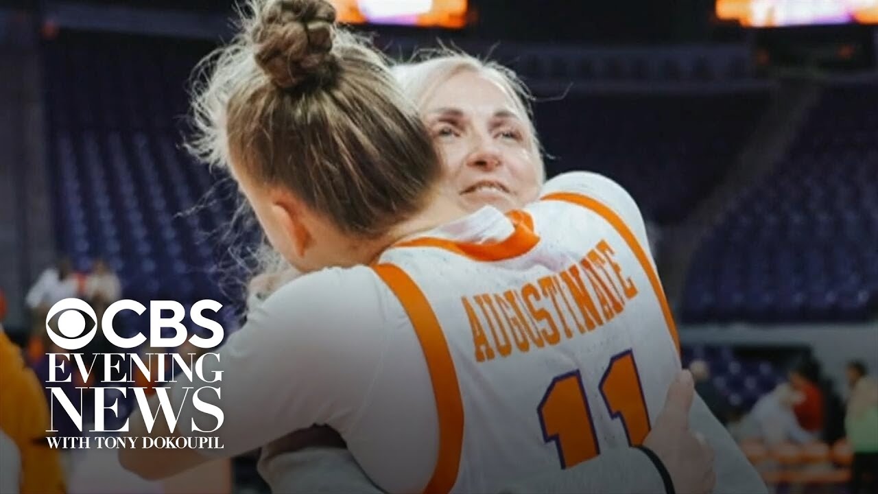 Clemson basketball teammates surprise player with visit from mom