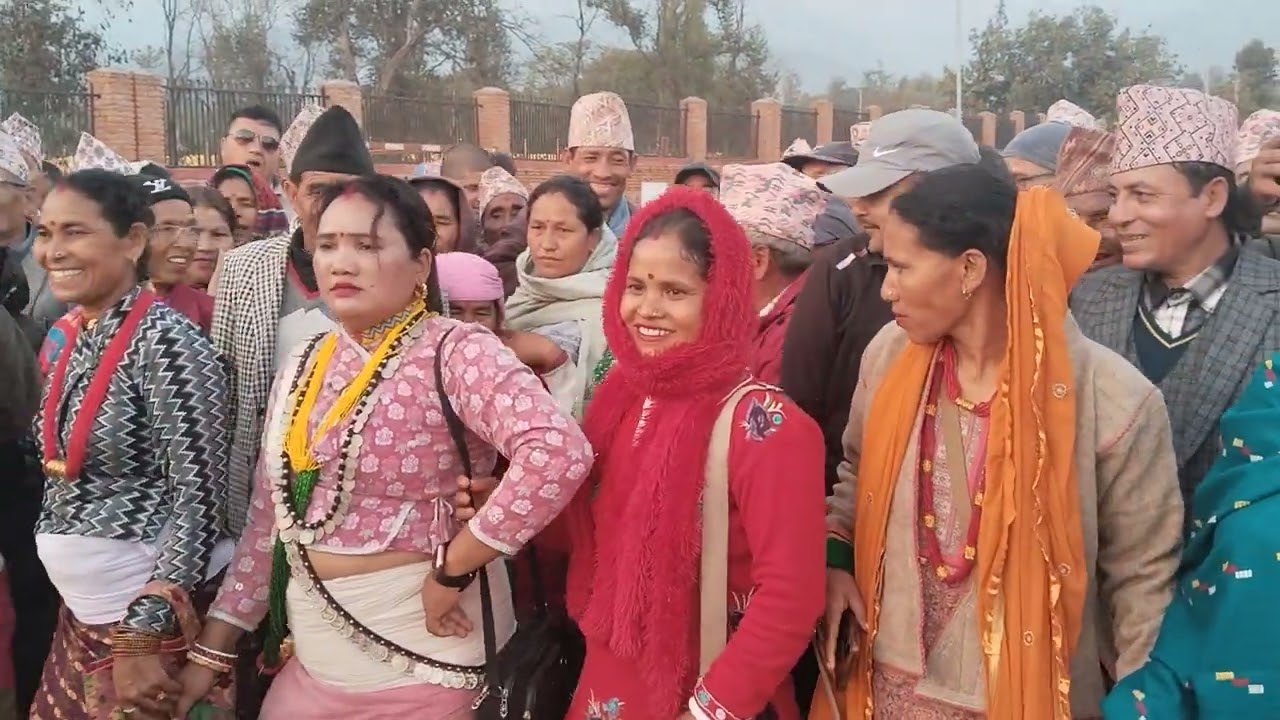 भानु पाण्डे लाई  गित बाटै चुटे बेल रोका र सपना ले भानु घाइते भए सबैले हेरेर साथदिनुहोला।।।