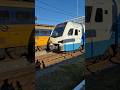 De blauwnet sprinter in de richting van Zwolle vertrekt vanaf station Enschede.
