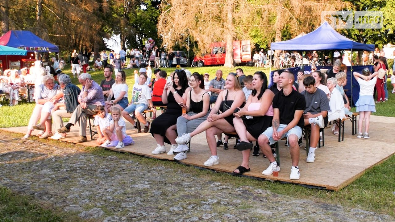 Rytwiany bawiły się w parku przy ruinach. To była Noc Świętojańska z rozmachem