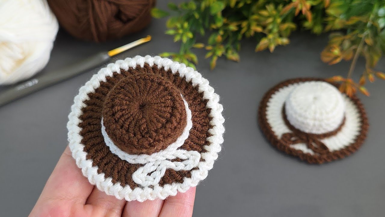 🤩 You can knit and sell crochet hats for Barbie dolls and buckles.#crochet # keychain #3d #knitting 