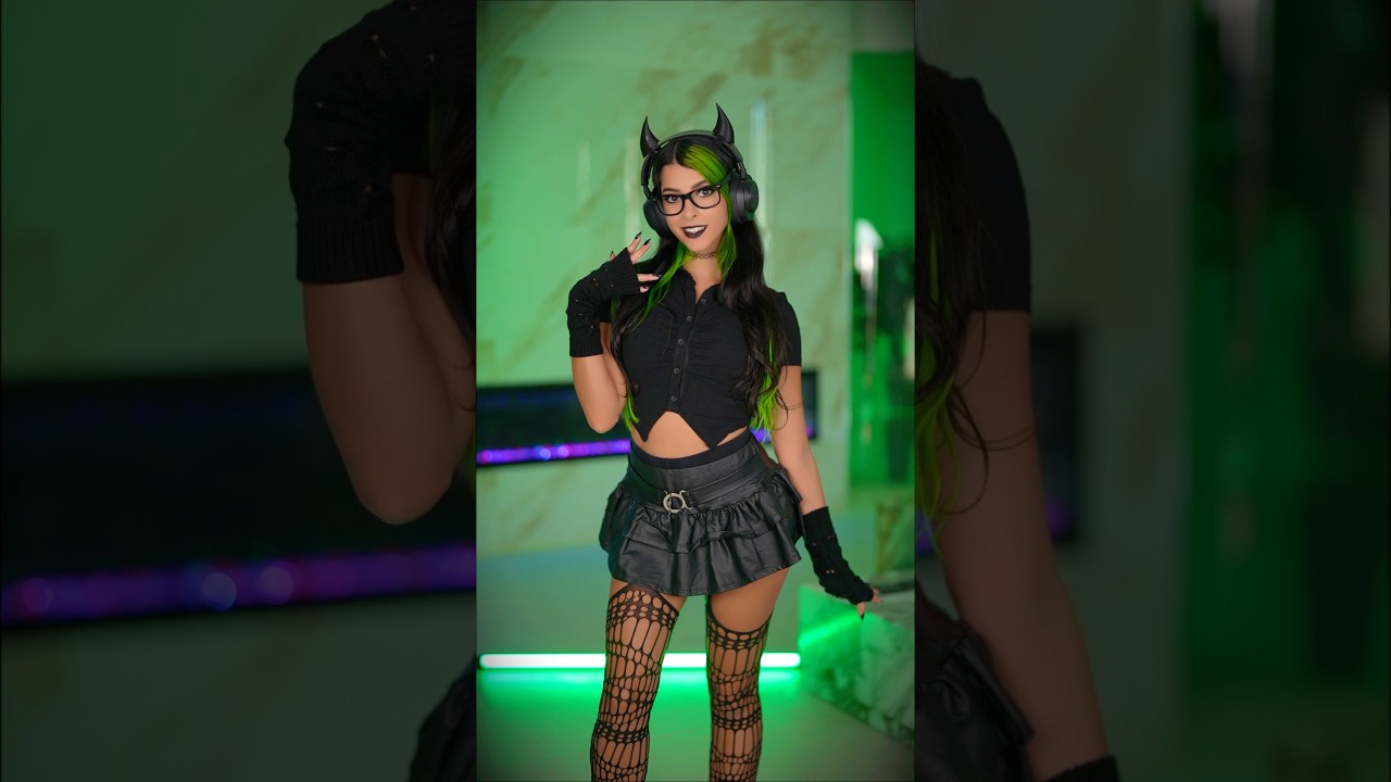 wanna dance? 😈 #foryou #gothclub #helpmemakethismakesense #trending #viral #emo #goth #gothgirl