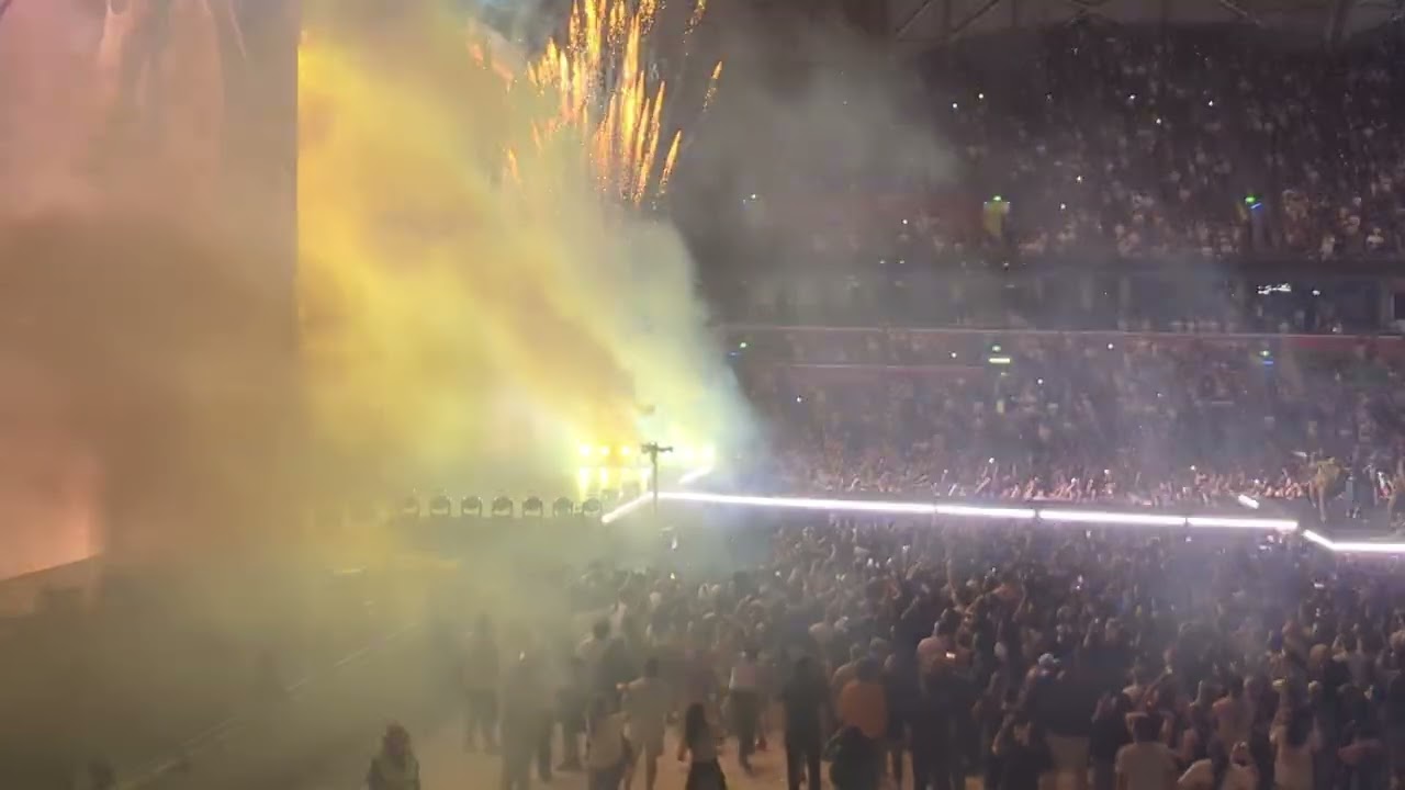 Kendrick Lamar - not like us (Live 2025 Melbourne)