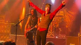 Famous Extreme - Play with me (Live) Net Worth