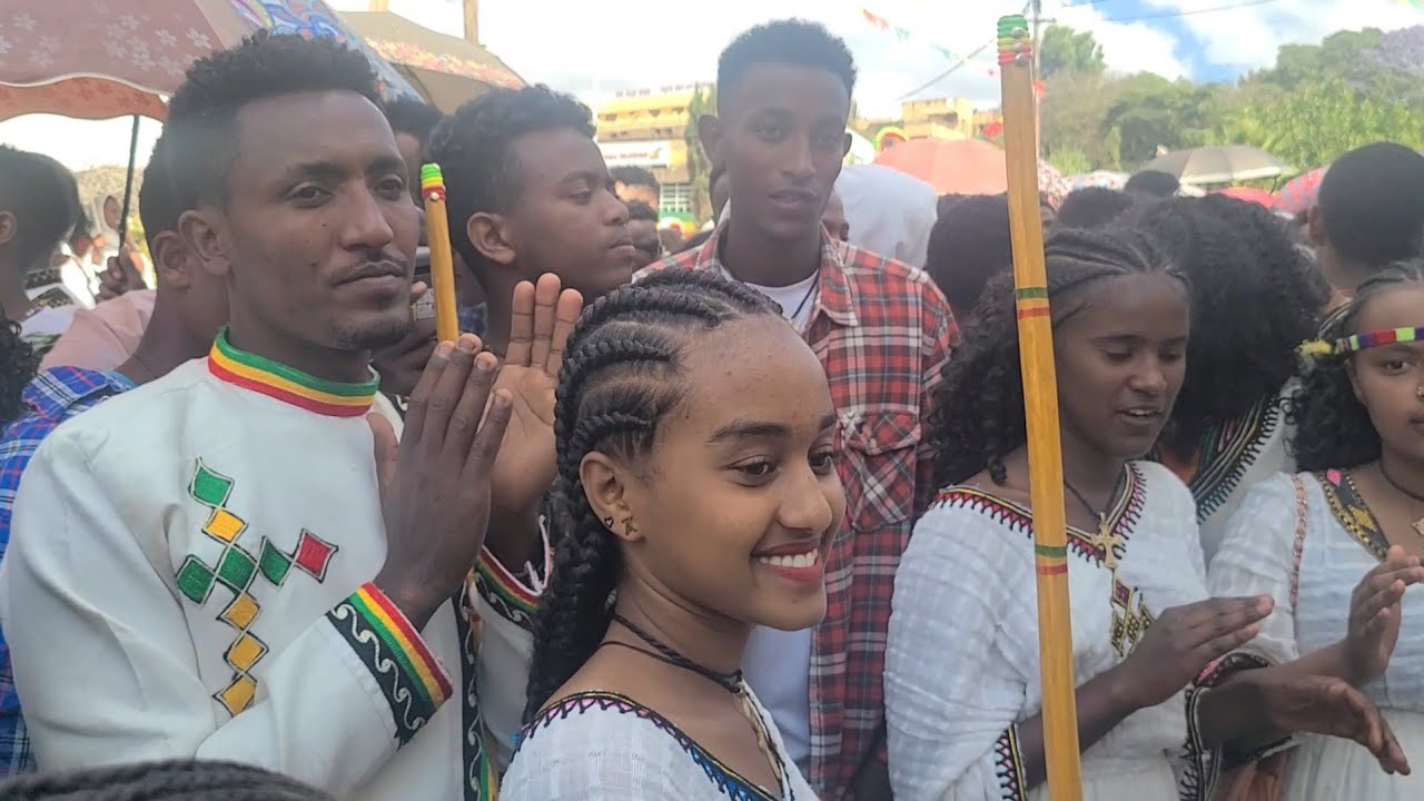 በውበቷ መነጋገሪያ የሆነችው የጎንደር ወጣት አስደናቂ ጭፈራ