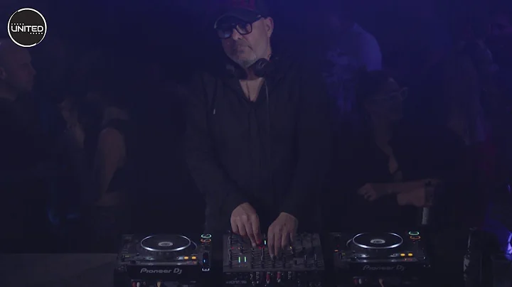 Laroz live streaming DJ set at Playground TLV