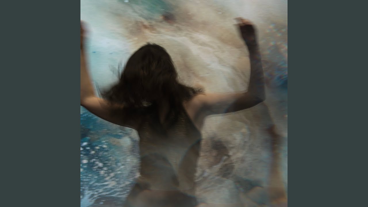 Falling auf YouTube ansehen Falling auf YouTube ansehen