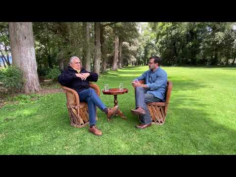 Dr. Alfonso Ruiz Soto conversando con Eduardo Capetillo.Parte 1/9