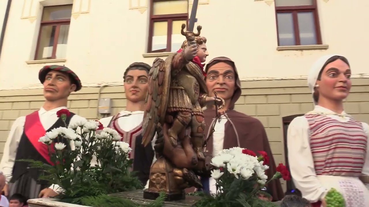 BESTAK 2024 I AGOITZeko Erraldoi eta Buruhandi Konpartsen eta  Euskal dantzak