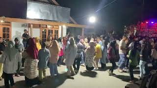 Download Lagu Di darat joget seru maju mundur/di langit bikin lampu disko #dance #funny #video #joget #fyp  MP3