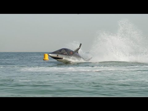 Seabracher: pilotar un tiburón en Dubai a 95 km/h