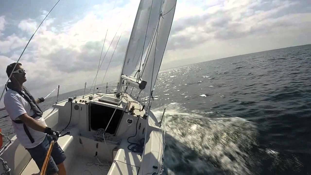 voilier Brio Tarifa à la pointe Saint Mathieu