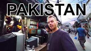 INSIDE PAKISTAN 🇵🇰 (Walking Streets & Meeting Local People)